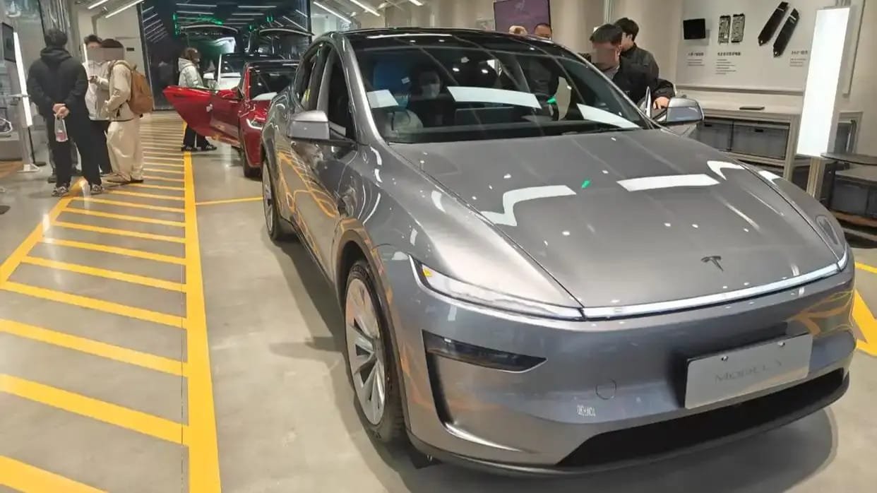 Tesla Model Y 2025, Dual Motor, 719 km Range, 7-Passenger Seating, Enhanced Autopilot
