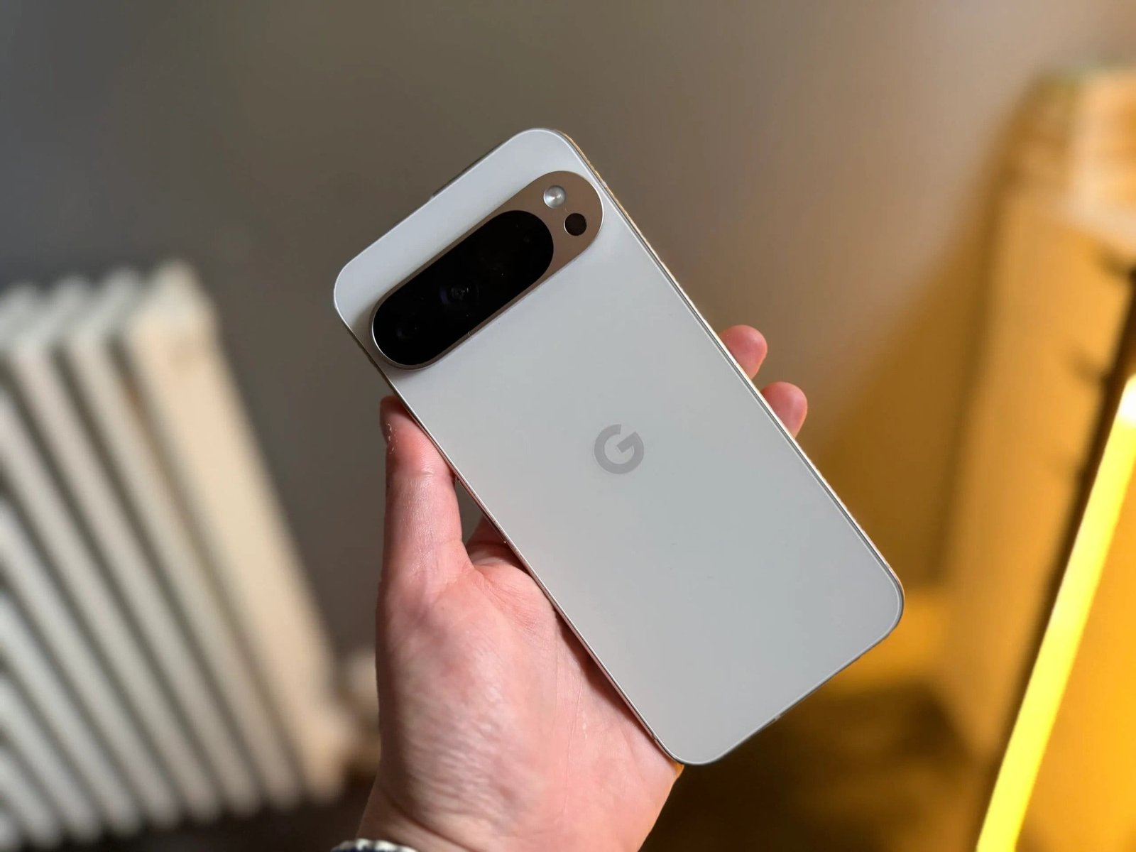 Google Pixel 9 Pro XL Smartphone, Dual SIM 5G, 16GB RAM/128GB Storage, 50MP Triple Camera with 6.8”